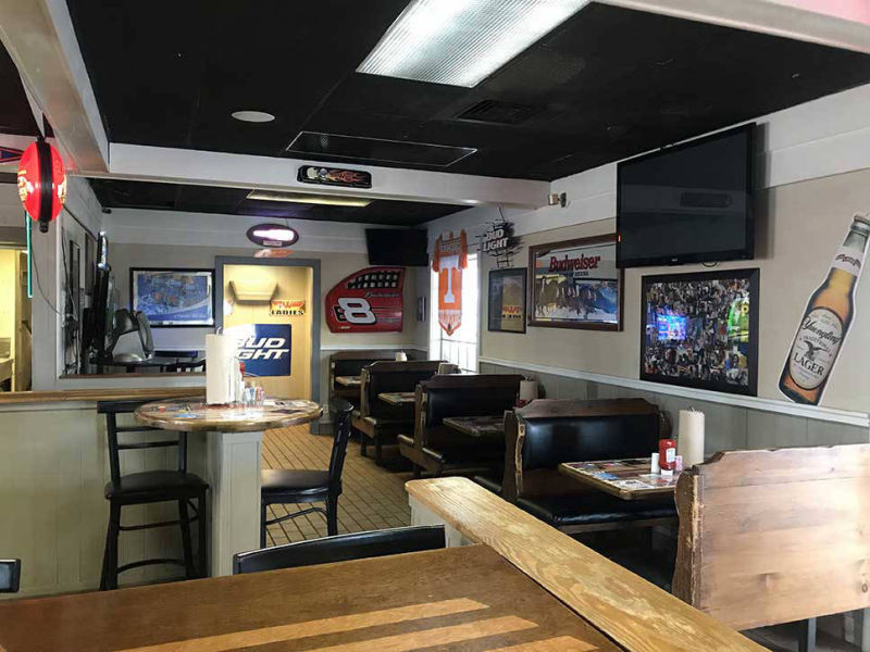 Wings Xpress Dining Area | Sports Bar | Knoxville